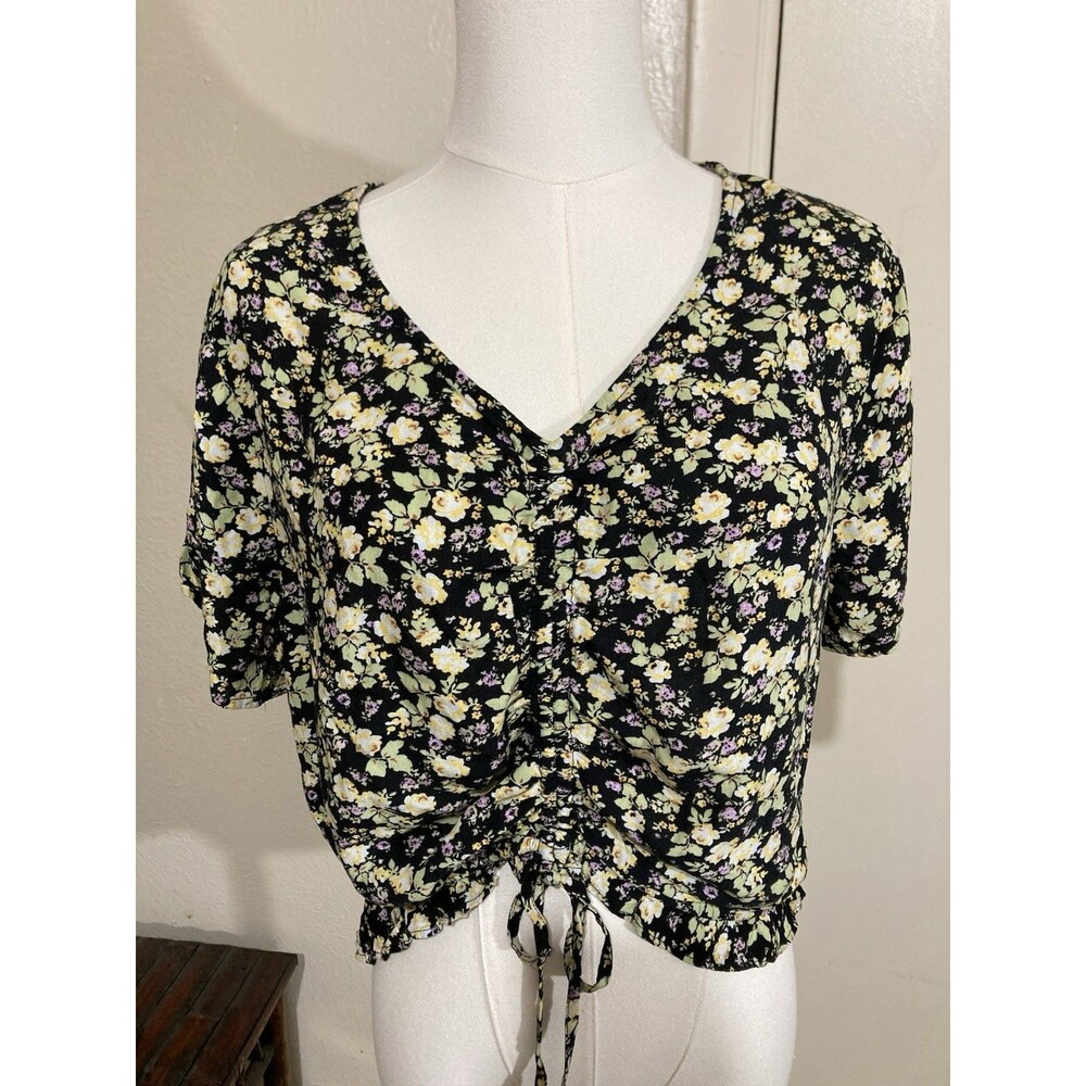 So Blouse Crop Top Size XL Black With Florals Shirt Sleeve Draw String Vneck